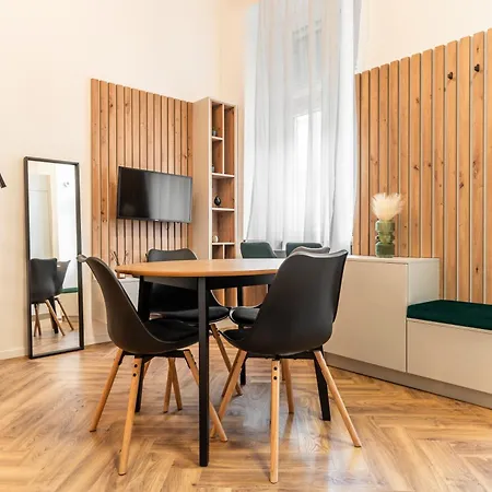 Downtown By Stlcz Apartman *